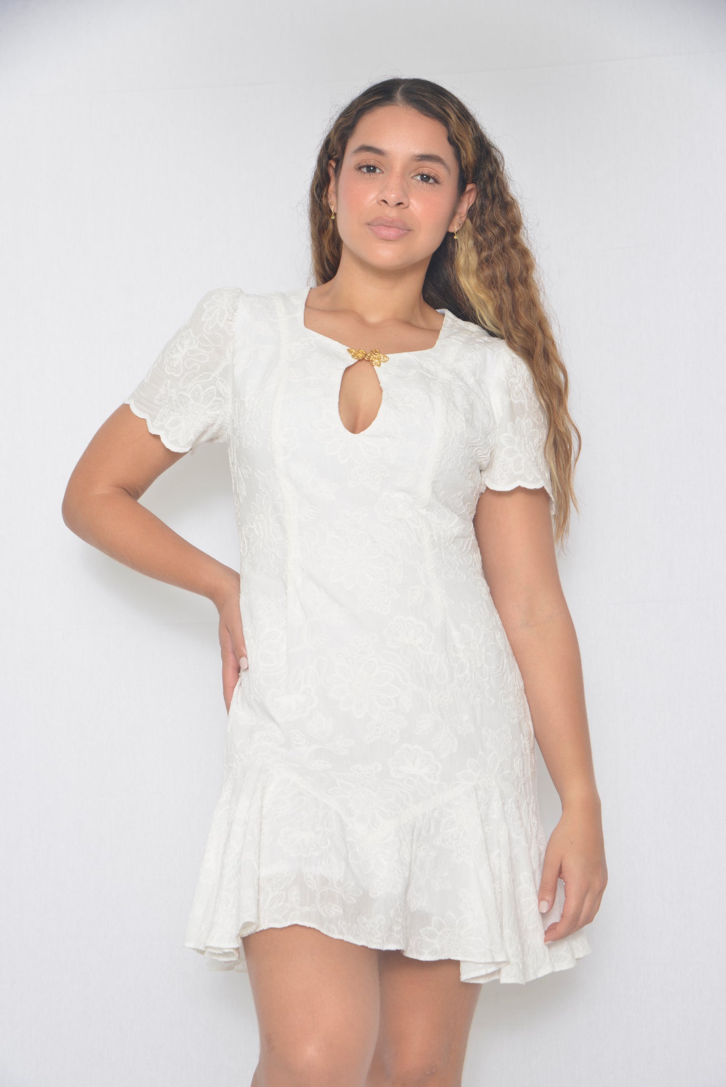 Vestido corto en algodon bordado