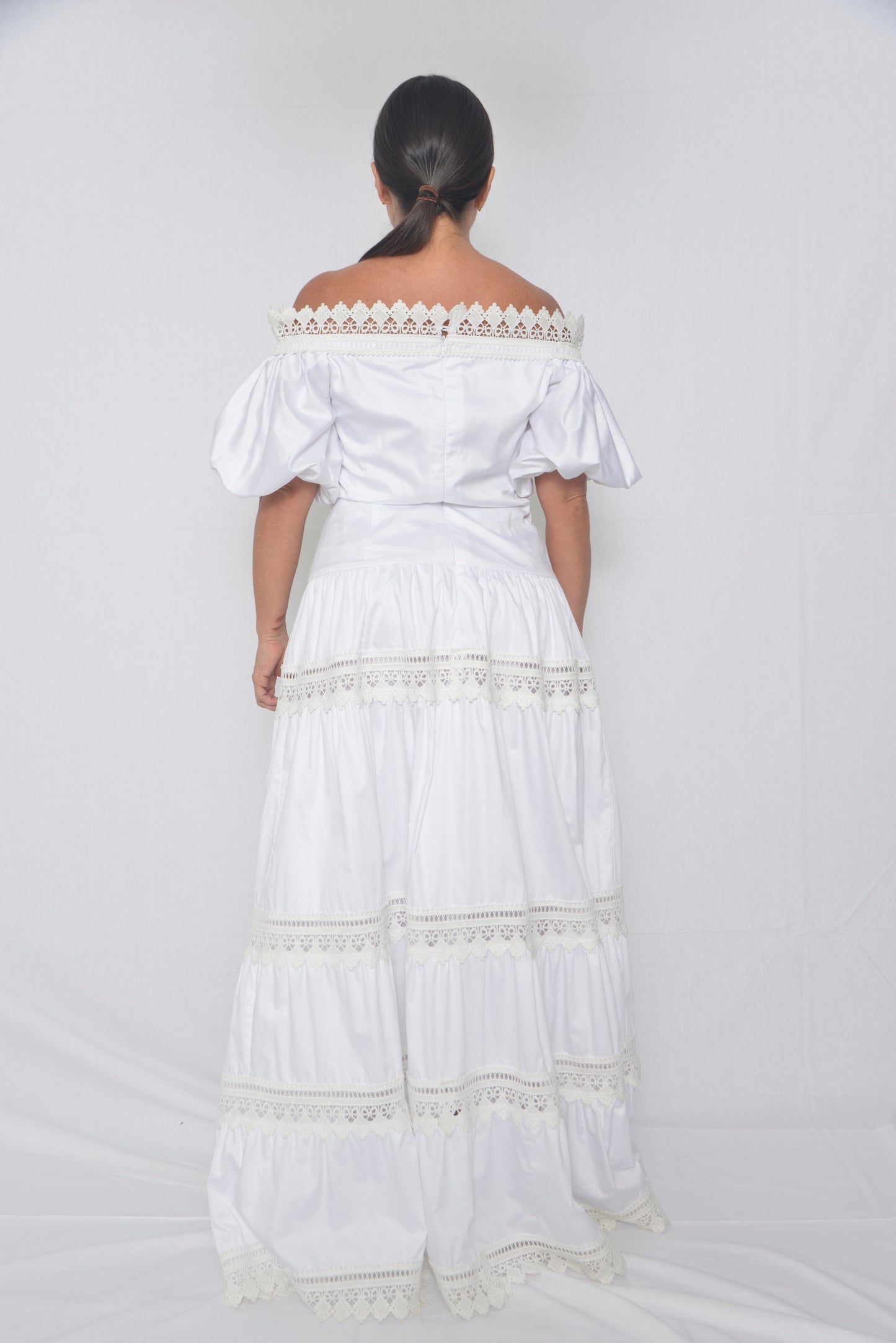 Vestido Largo con insertos en encaje