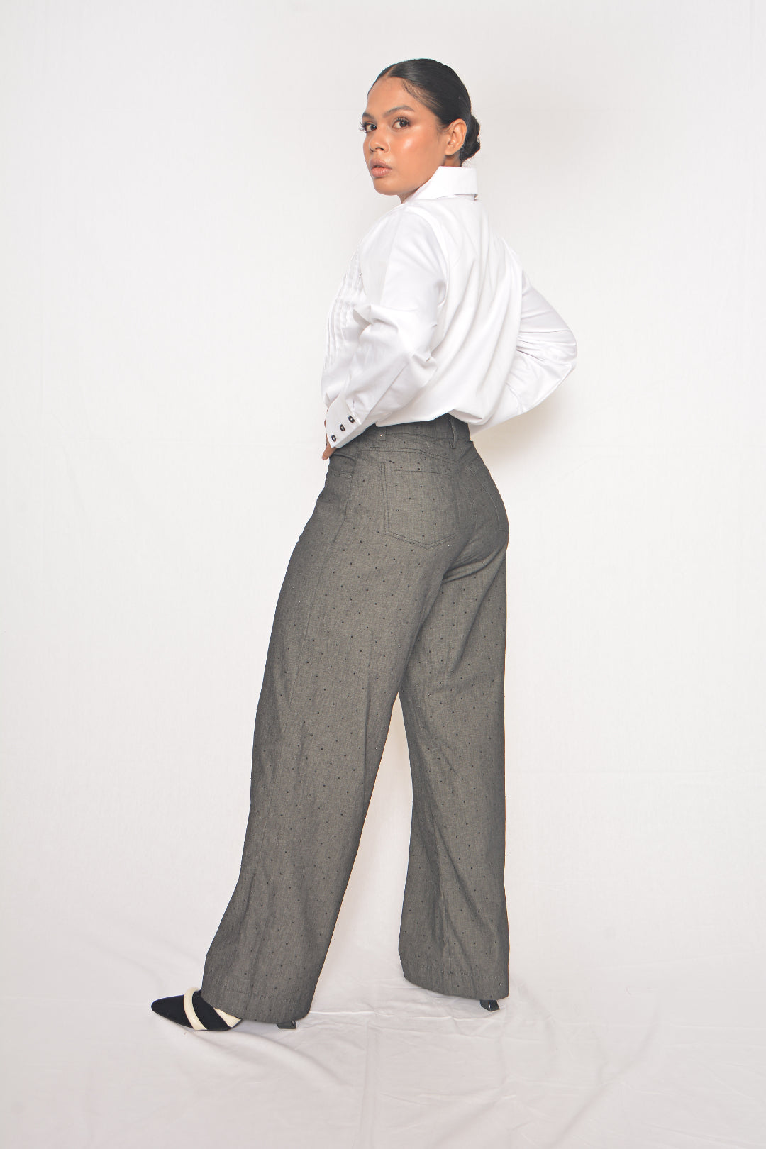 Pantalon con textura brillo